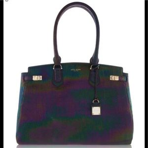 😍😍 ISO Henri Bendel🦄🦄